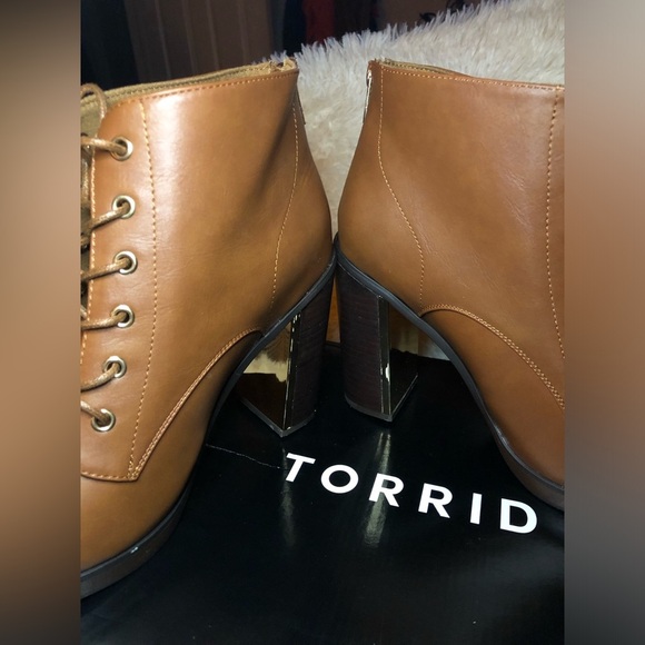 Torrid Women's Tan and Gold Lace up Ankle Boots NWT size 9.5 - Picture 13 of 13